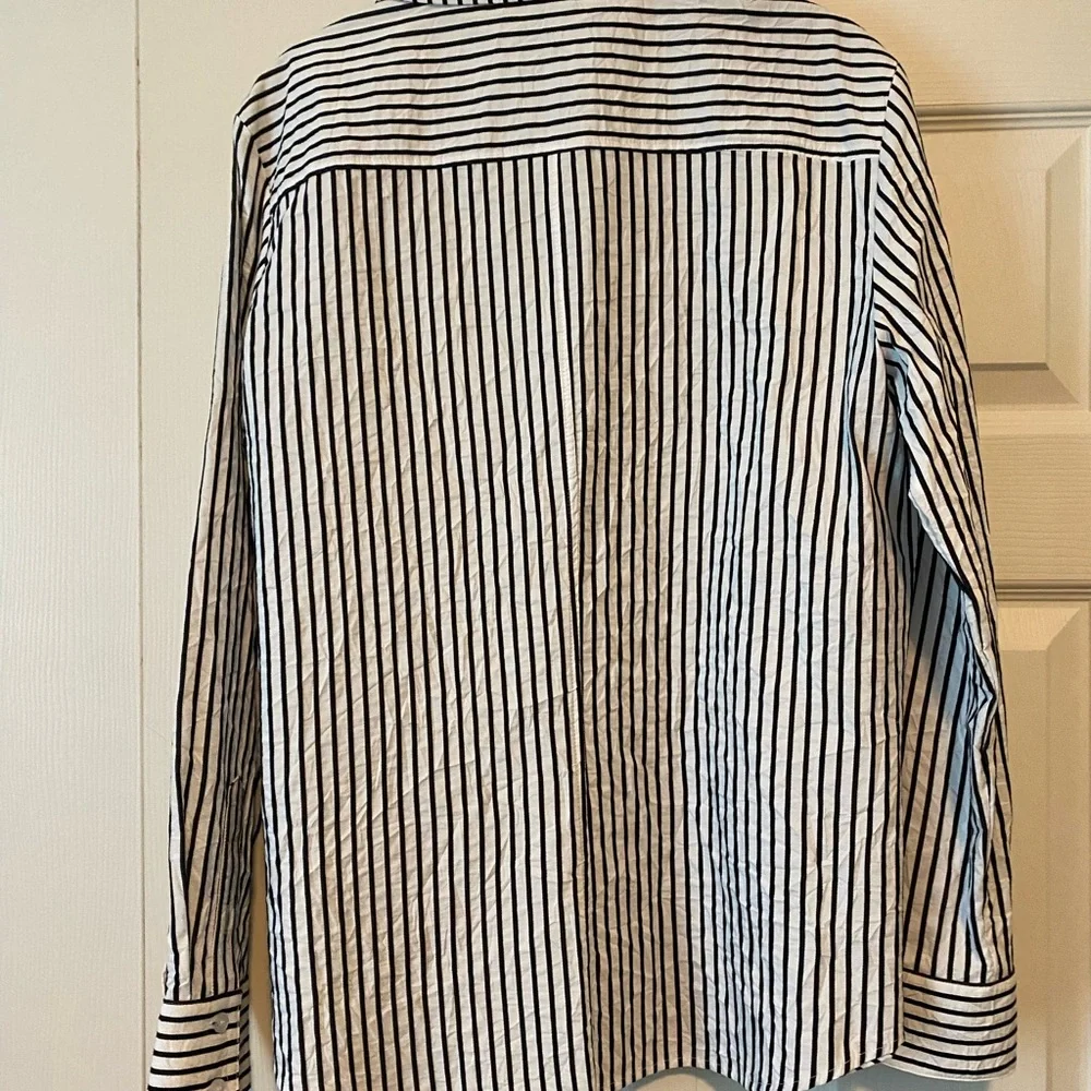 Finley blouse, black & white stripe crinkled fabric, excellent condition. - Picture 2 of 4